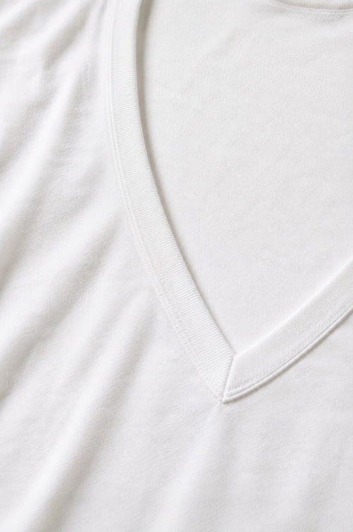 CAMISETA CUELLO EN V BLANCA